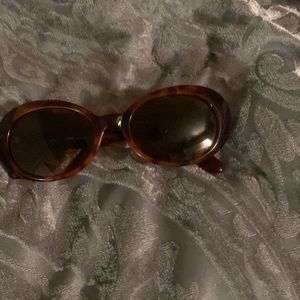 Guess Sunglasses Rounded Tortoiseshell Frame